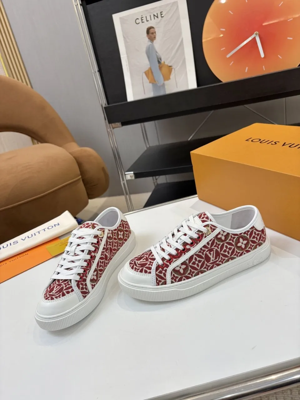p580🐮🐮 LV couple skate shoes｜Classic jacquard, the ultimate code for a sweet outing! 👫** This pair of shoes is Louis Vuitton's love letter to fashionistas💌 - **classic presbyopic skate shoes**, the perfect choice for couples to go out on the street!  🔸 **Luxury details are a must-have**: Jacquard fabric  🔸 **So comfortable that you don’t want to take it off**: The sheepskin lining is skin-friendly and breathable, warm in autumn and winter without stuffing your feet, refreshing in spring and summer without being sticky, and you can wear it with a high-end feel in all seasons!  🔸 **Steady sense of security**: Non-slip rubber outsole, perfect grip, accompanying you through romantic streets.  **💑 Couple outfit inspiration**: ▪️ For boys, pair with leggings + baseball cap for a trendy street look!  ▪️ Girls can wear short skirts or shark pants, and the sweet and cool style is easy to choose~ **#Louis Vuitton #couple shoes #presbyopia classic** **👉 Click to collect and become the most fashionable CP in the circle of friends with him! ** Fabric: Imported cowhide/classic jacquard fabric Lining: Sheepskin lining Sole: Original rubber sole Size: Women’s size 35-42 (40/41/42 customized) Men’s size 39-45 (39.45 customized)